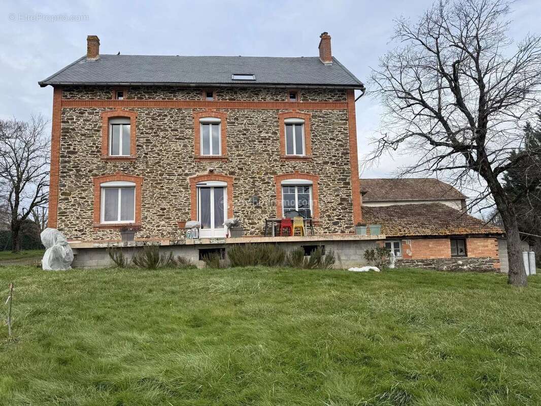 Maison à MIRANDOL-BOURGNOUNAC