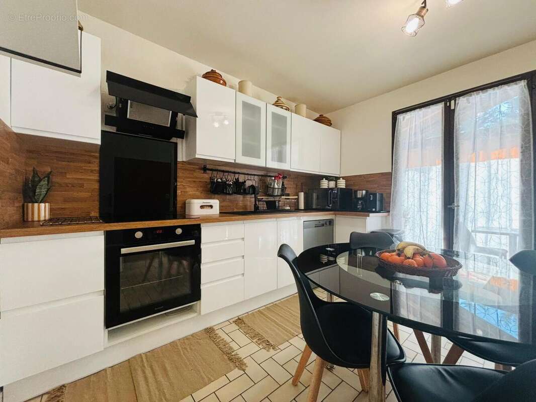 Maison à CRANVES-SALES