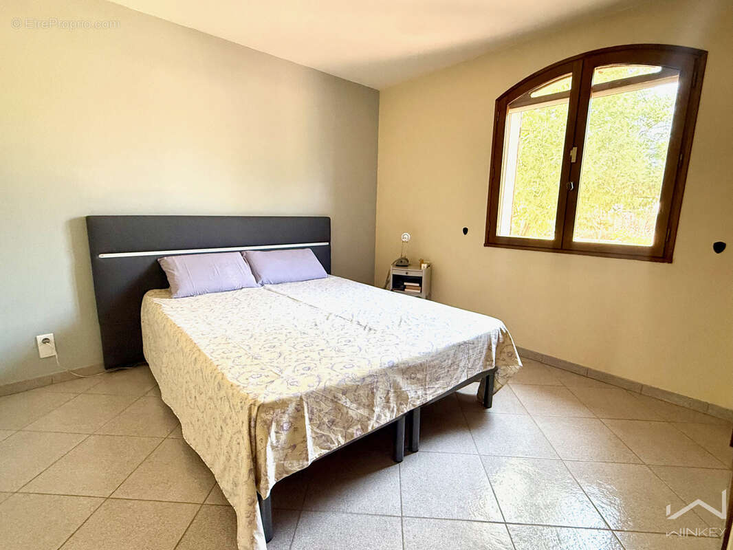 EXCLUSIVITE : MAISON à St-Alexandre (30) -  158 M2 - 3 chambres - 1 bureau - 2 garages - 1 atelier - Terrain 1 - photo 12
