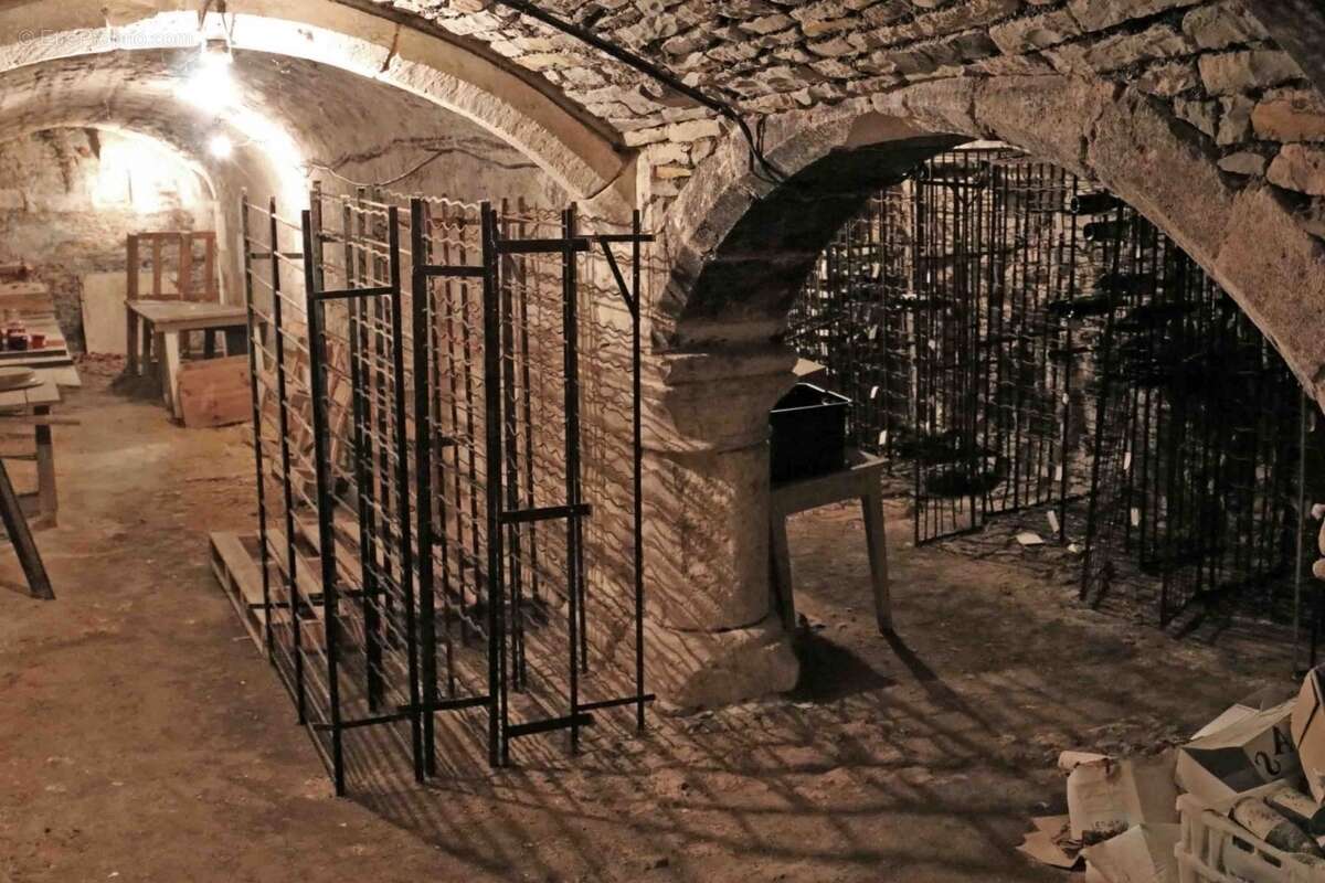 Maison à MAILLY-LE-CHATEAU