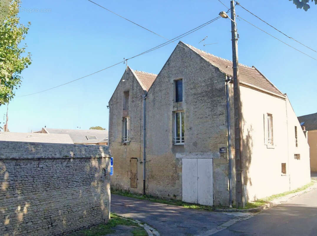 BERNIERES SUR MER - Lot de deux maisons en pierre à restaurer - photo 2