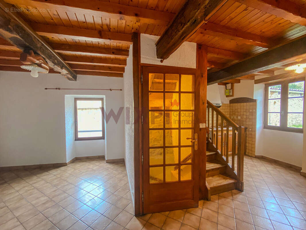 Maison à COMBOVIN