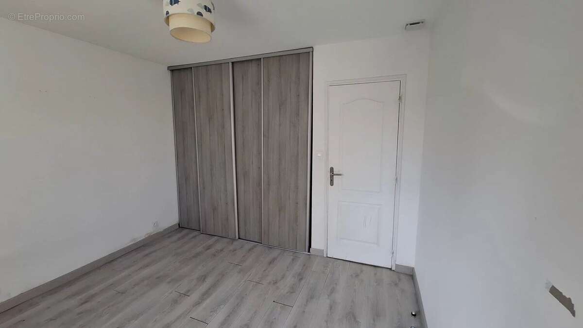 Maison à SAINT-JEAN-DE-LA-RUELLE