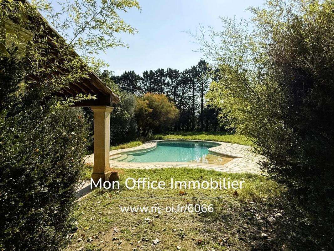 Référence : 6066-ANC - Bastide familiale avec dépendances et grand terrain à pied de La Tour d'Aigues - photo 9