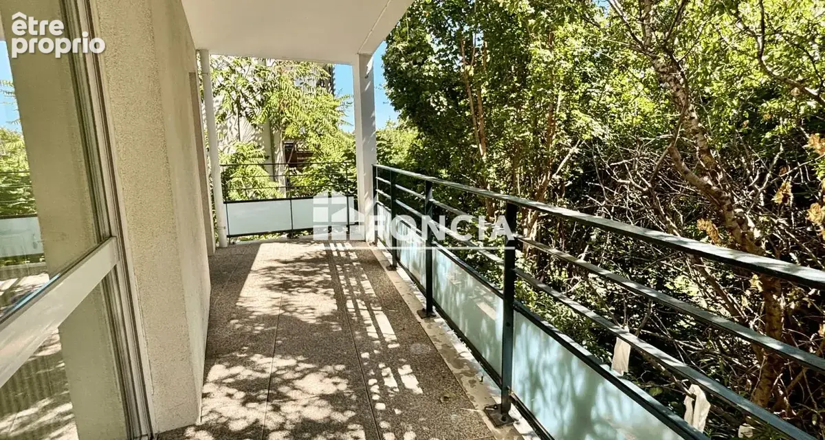 MARSEILLE - Appartement T2 avec Terrasse Ascenseur et Parking privé - Parfait état - photo 2