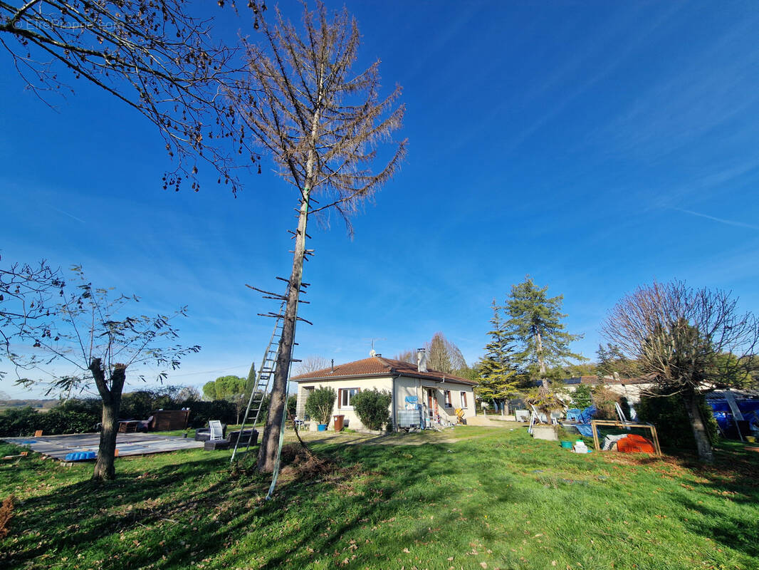 Maison à SAINT-QUENTIN-DE-CHALAIS
