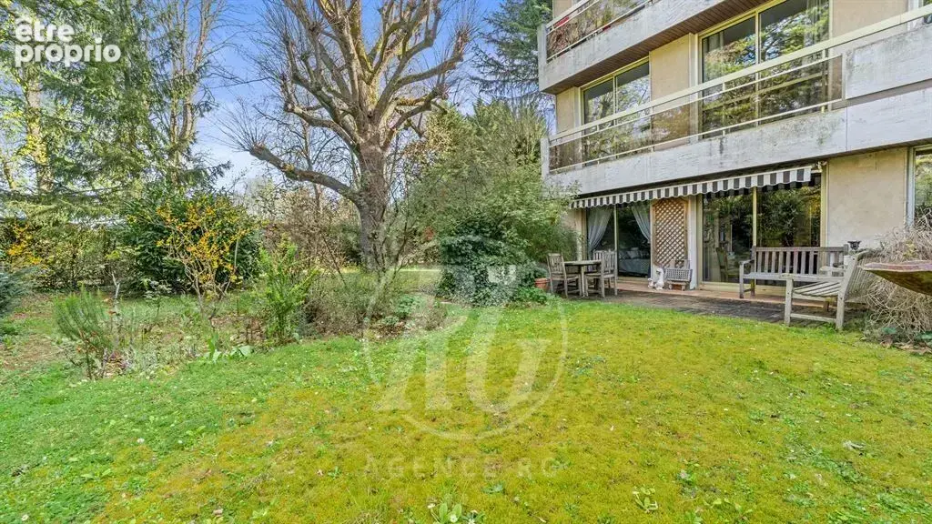 Appartement traversant avec jardin privatif de 500 m² - photo 3
