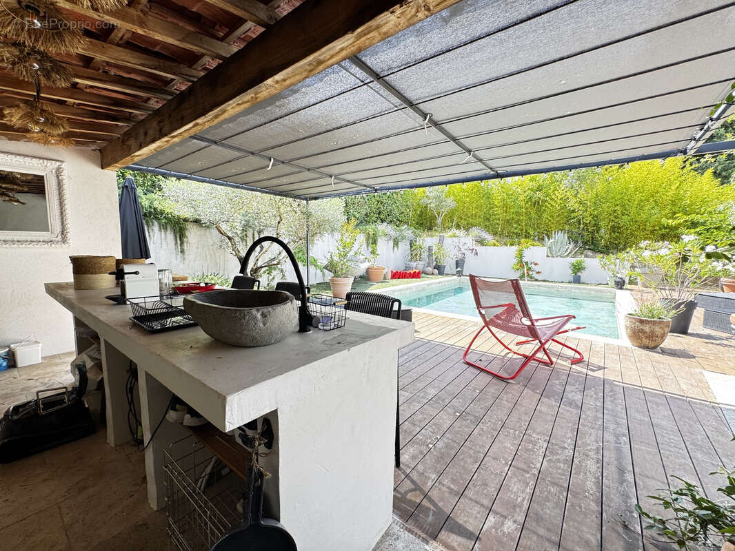 A vendre Maison T6 210m2 sur 2500m2 Terrain. Piscine. - photo 7