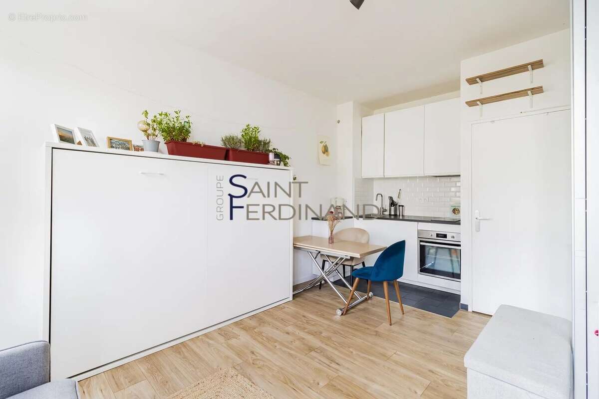 Appartement à PARIS-17E