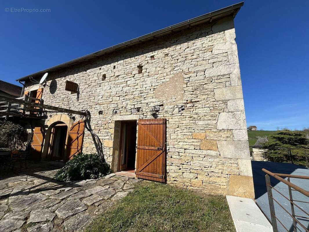 Terrasse en pierre - Maison à CAPDENAC-GARE