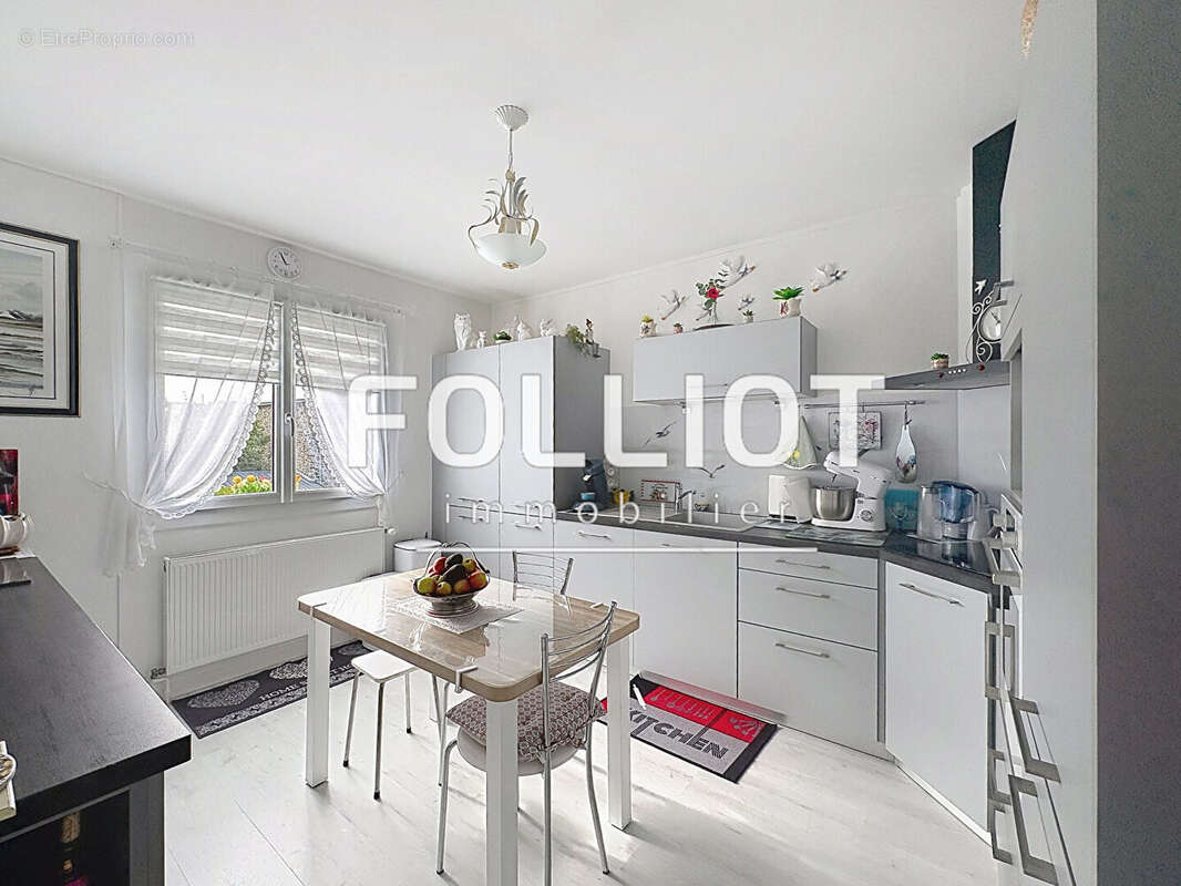 Appartement à DONVILLE-LES-BAINS