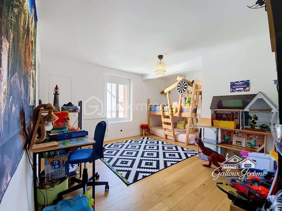 Maison sur la commune de Moussy le Vieux - photo 9