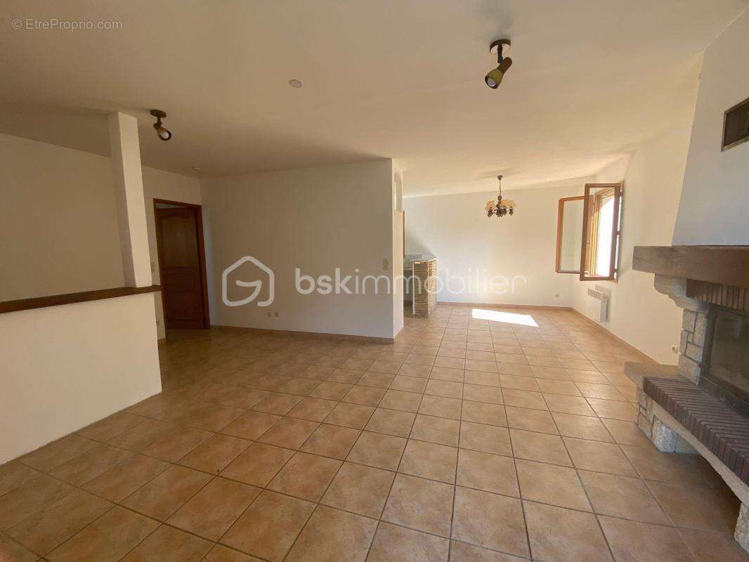 Jolie maison provençale de plain-pied lumineuse avec cheminée - 4 chambres avec garage aménagé et terrain en restanque clôturé d - photo 11