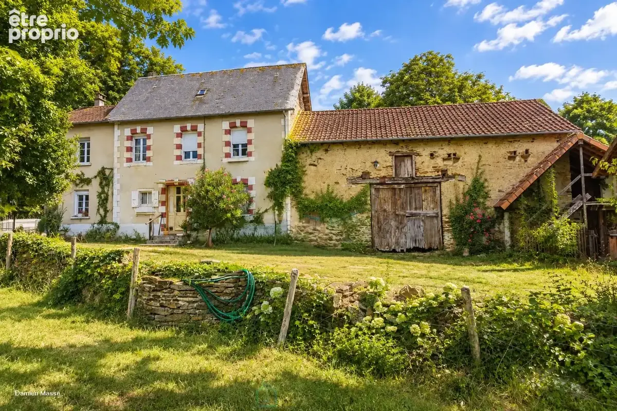 Ancien corps de ferme niché au coeur de 10 hectares de nature verdoyante et préservée, dans le Périgord vert. - photo 4
