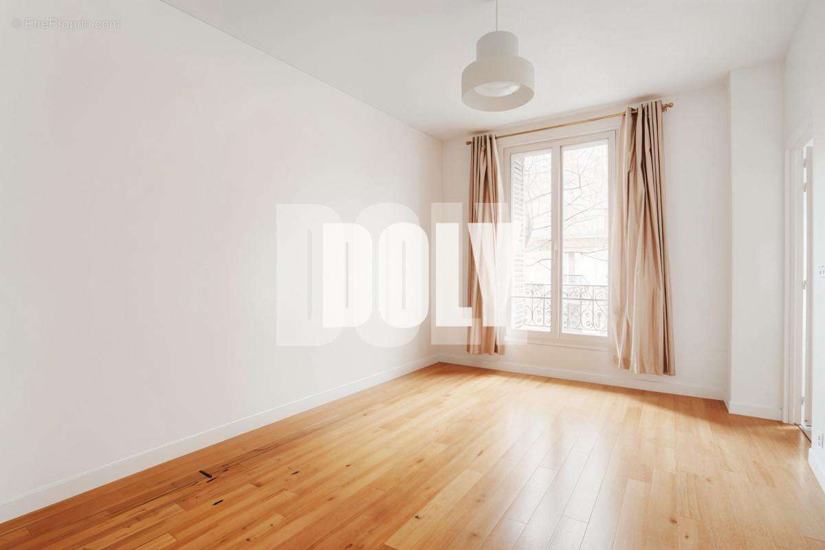 Appartement à PARIS-3E