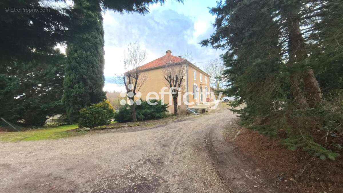 Maison à SAINT-PASTOUR