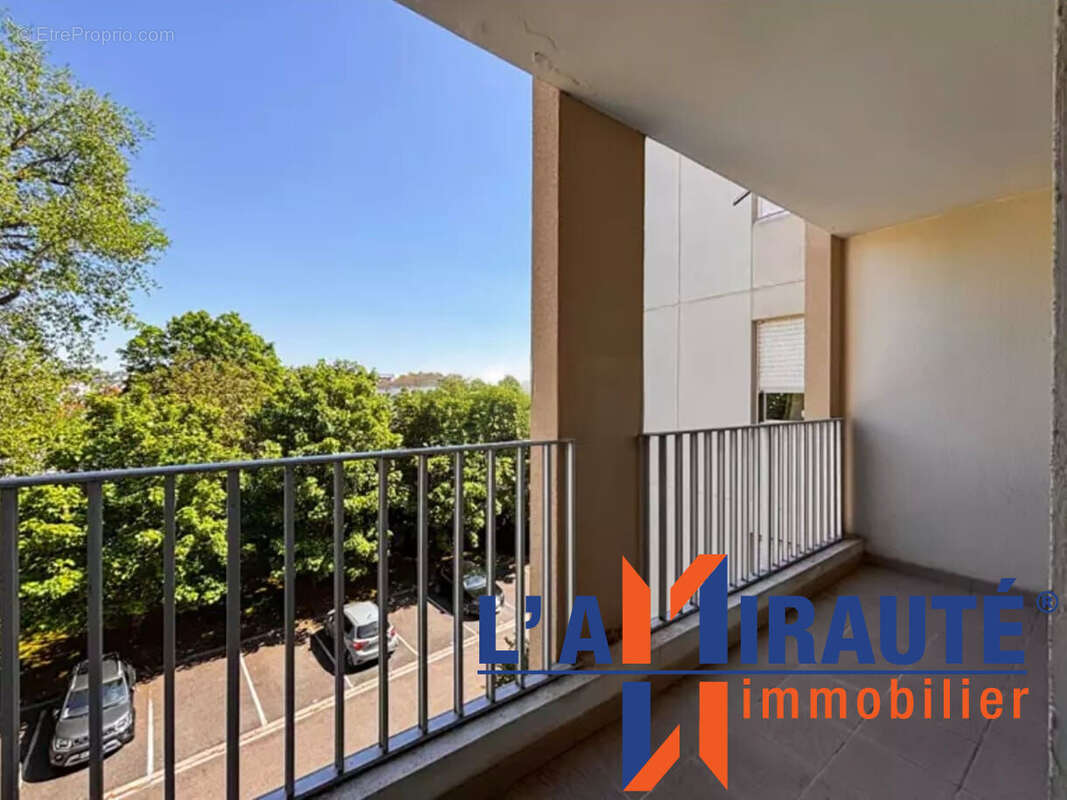 Appartement à SARTROUVILLE