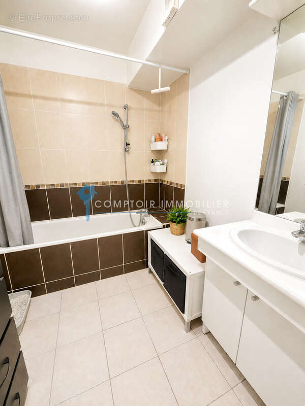 Dépt Hérault (34), à vendre Castelnau le lez  Appartement ff2 de 28m2 - Terrasse - garage. - photo 4