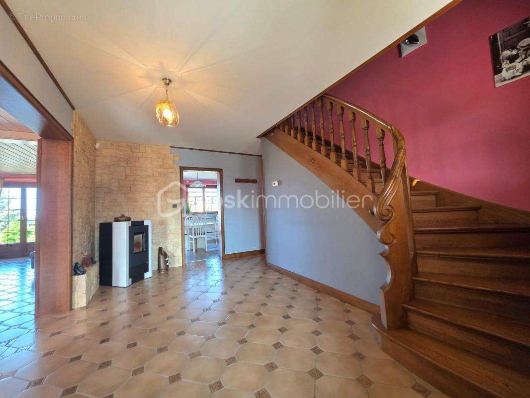 Maison spacieuse de 180 m² située dans un cadre verdoyant et paisible - photo 12