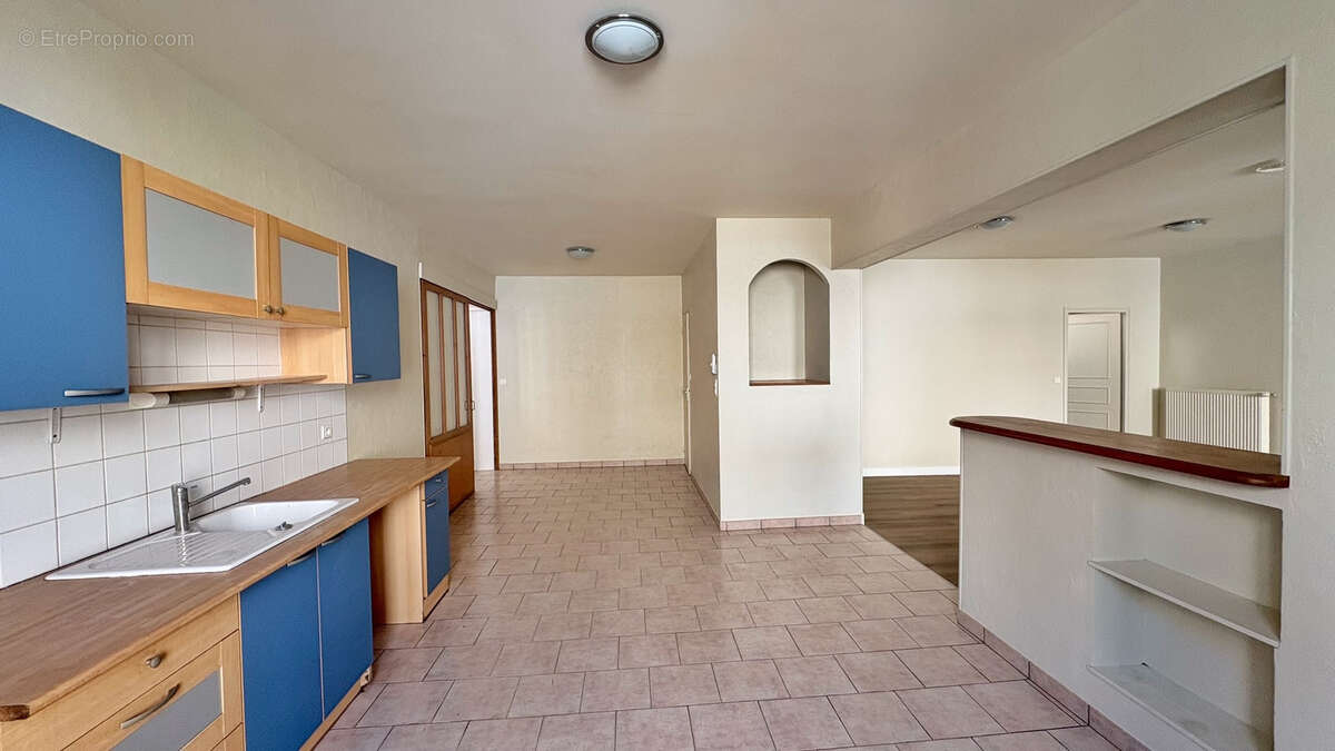 NIORT Avenue de Limoges - maison d'hab de 123m2 T4 - photo 2