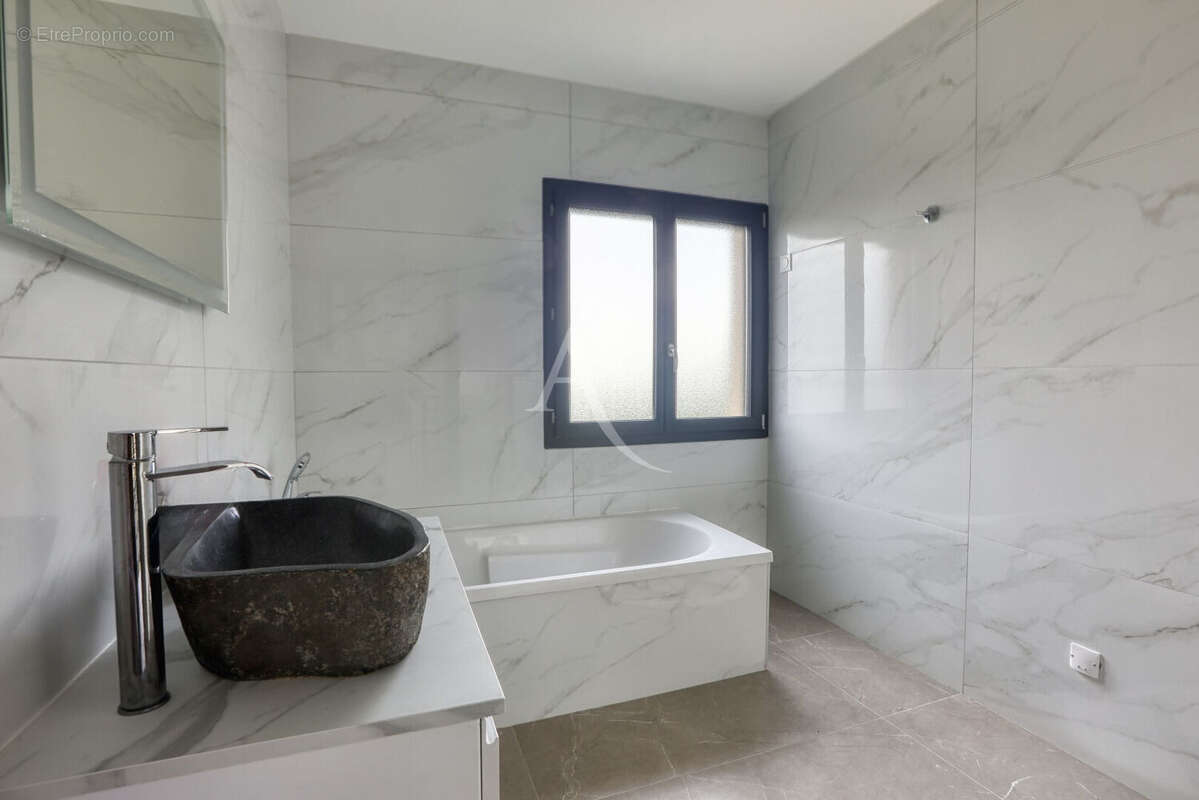 Maison à FRANQUEVILLE-SAINT-PIERRE