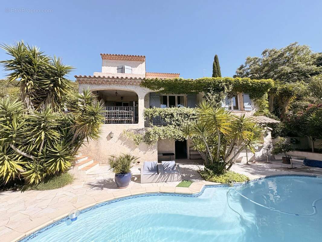 Maison à PLAN-DE-LA-TOUR