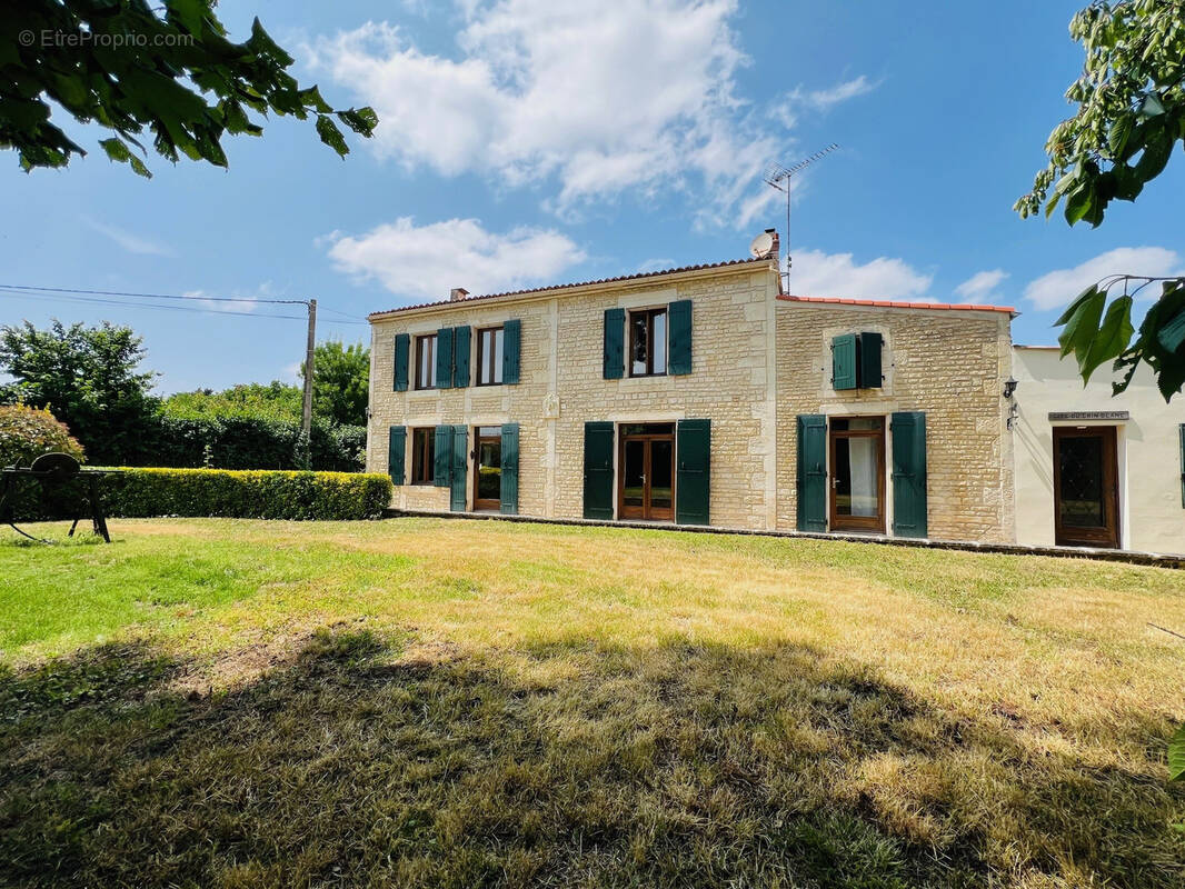 Maison à SURGERES
