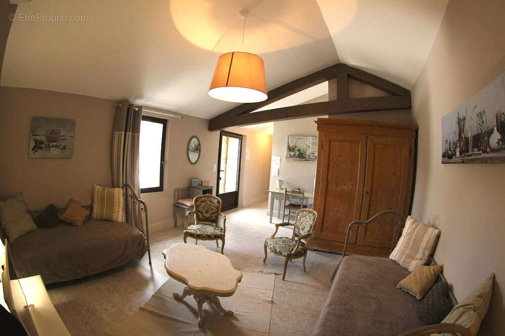 Maison à L'ISLE-SUR-LA-SORGUE