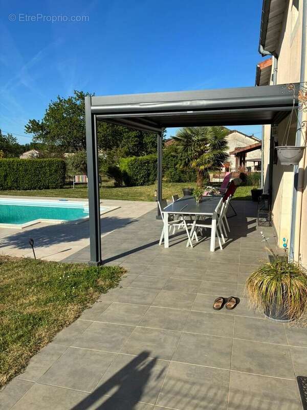 motionphoto508497154392587094 - Maison à SAINT-MARTIAL-DE-VALETTE