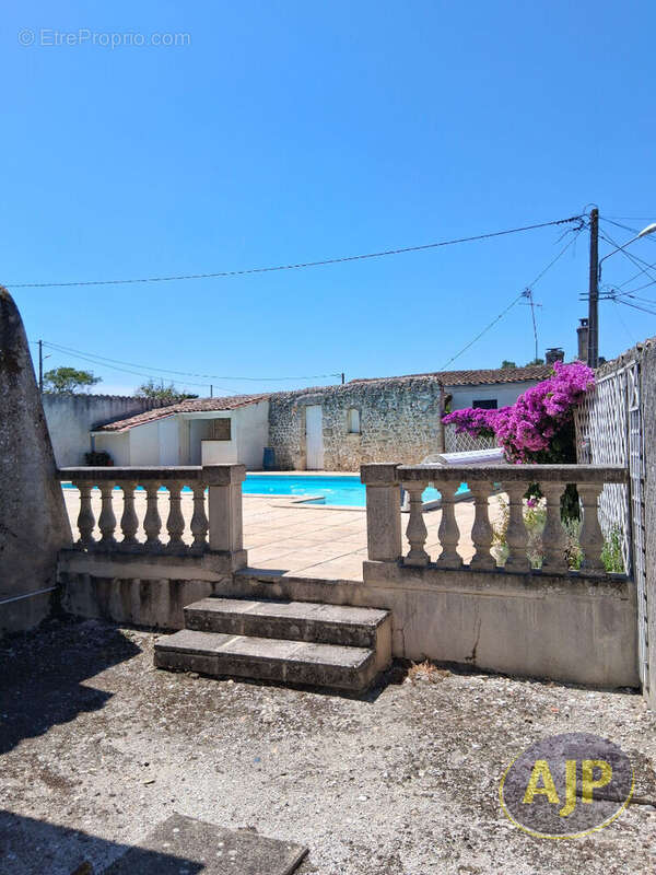 Maison à SAINT-ESTEPHE