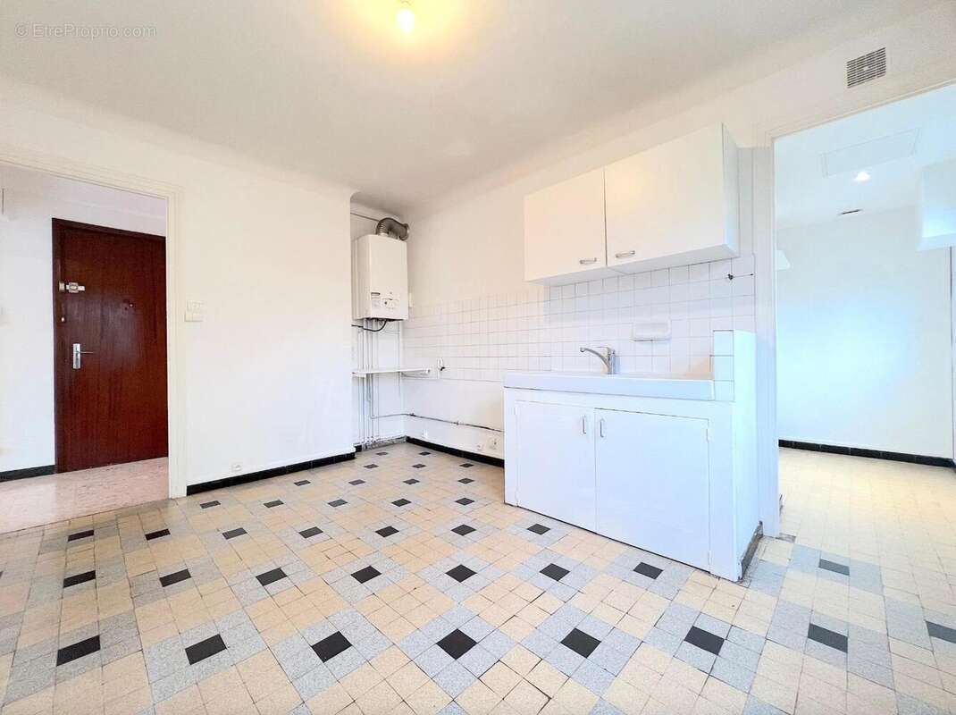   - Appartement à DECINES-CHARPIEU