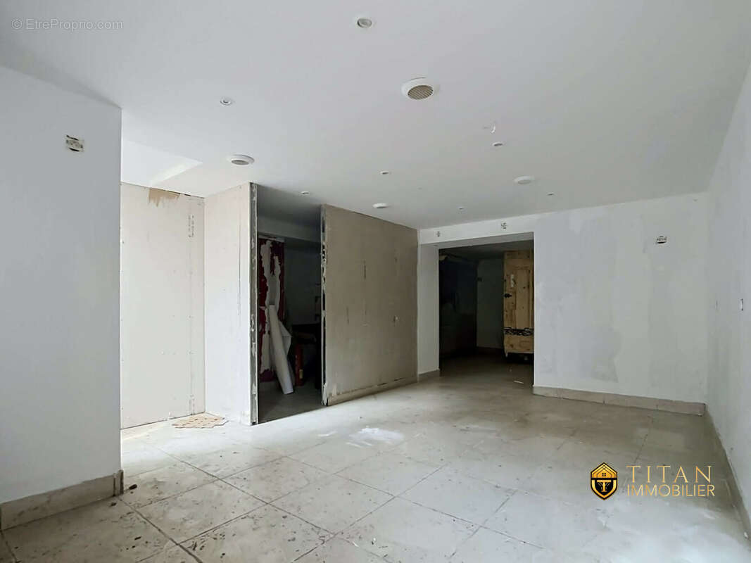 Ensemble immobilier 4 studios et 1 local commercial Dunkerque Centre - Titan Immobilier - Appartement à DUNKERQUE