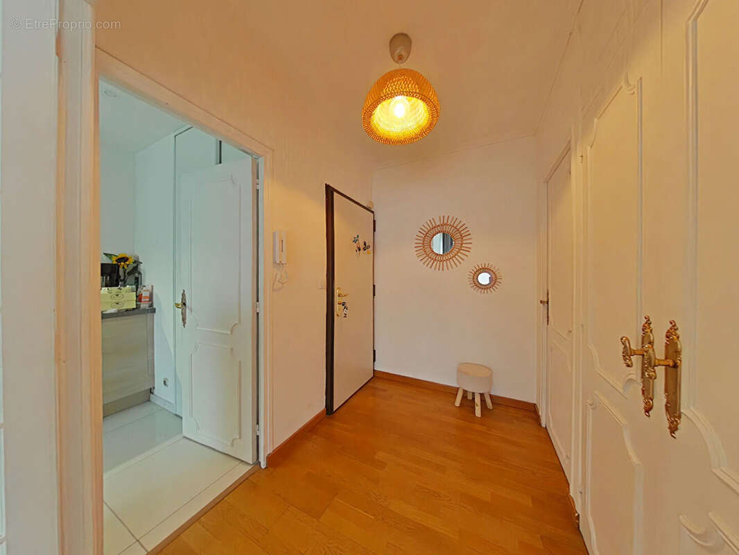 Appartement à FONTENAY-LE-FLEURY