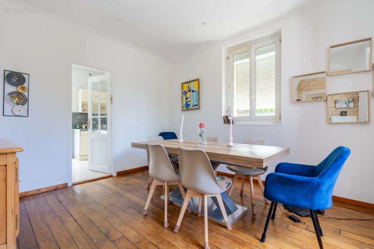 Maison de 6 pièces de 140 m² à Gagny - photo 5