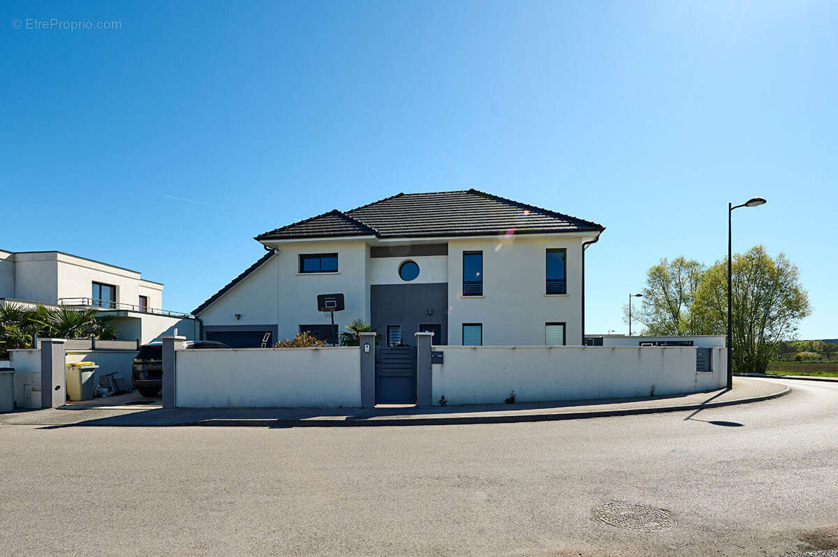 Maison à CHEVIGNY-SAINT-SAUVEUR