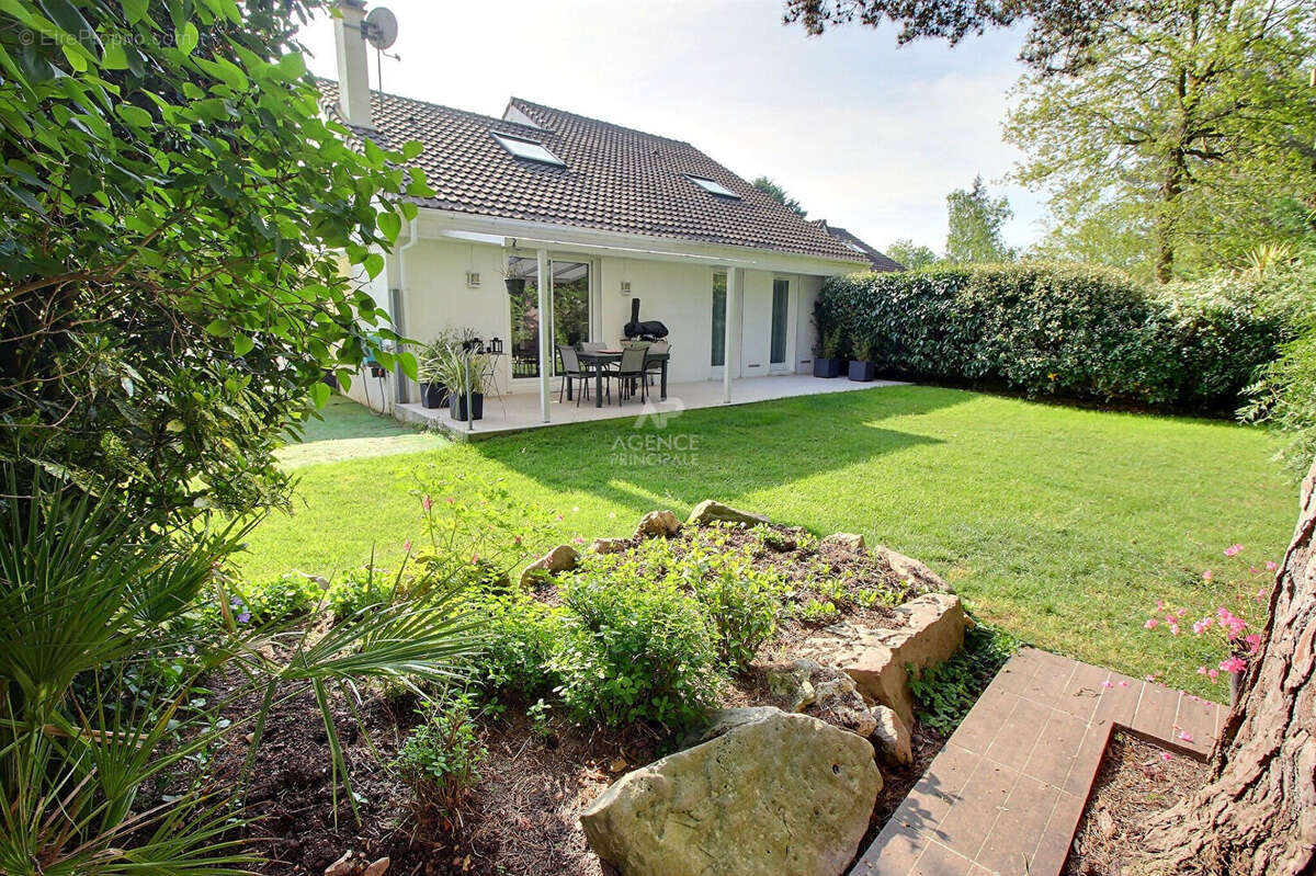 Maison à VERNEUIL-SUR-SEINE