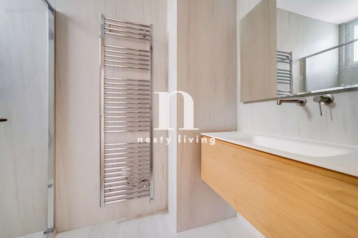 Appartement à PARIS-16E