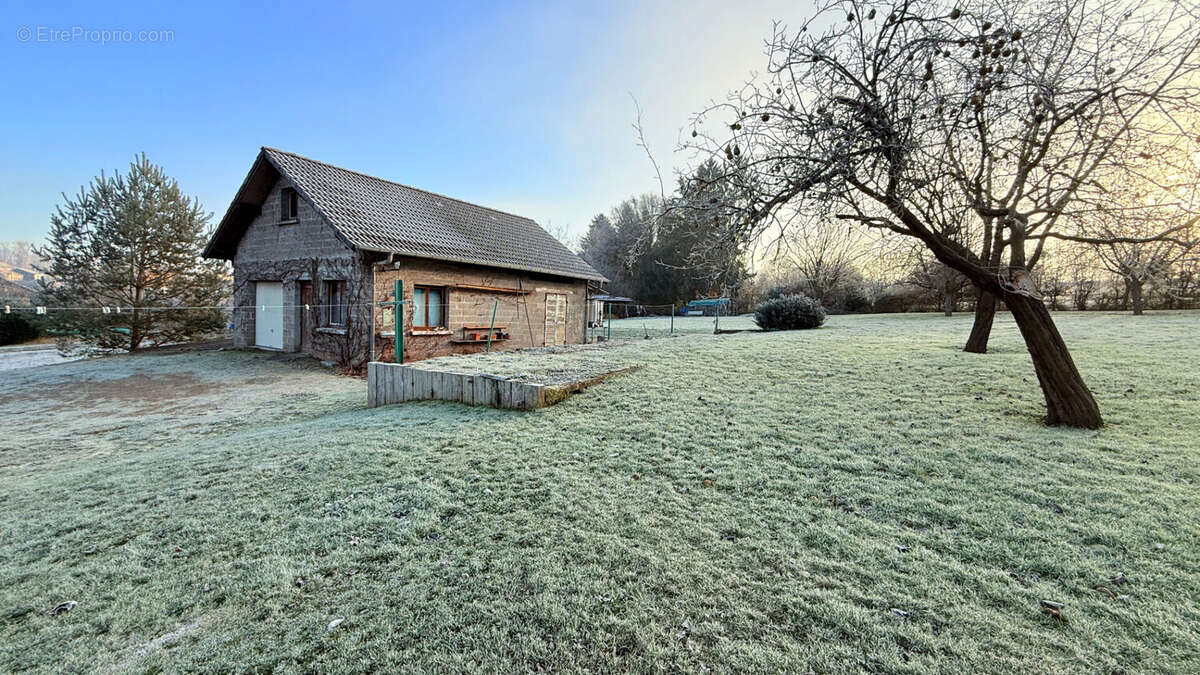 Maison à MENIL-SUR-BELVITTE