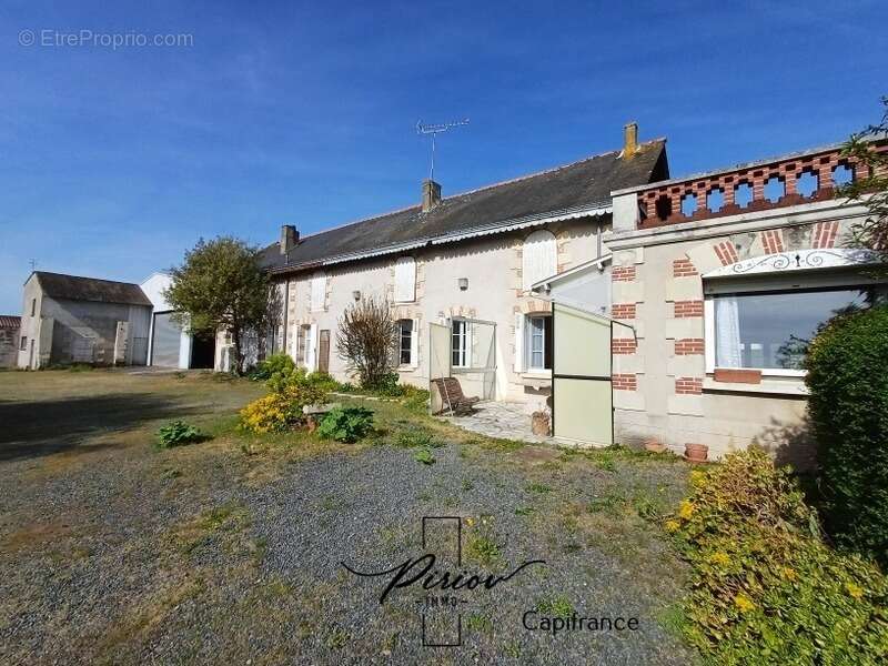 Maison à NUEIL-SUR-LAYON