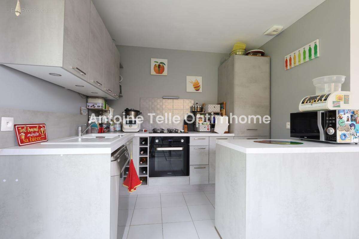 Salesches - Plain pied de 3 Chambres avec garage, terrasse et jardin clos - A découvrir rapidement ! - photo 4