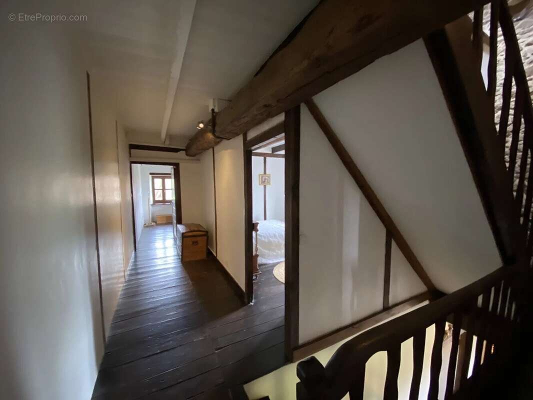 Maison de caractère de 4 chambres en pleine campagne,  avec près de 2ha de terrain attenant - photo 8