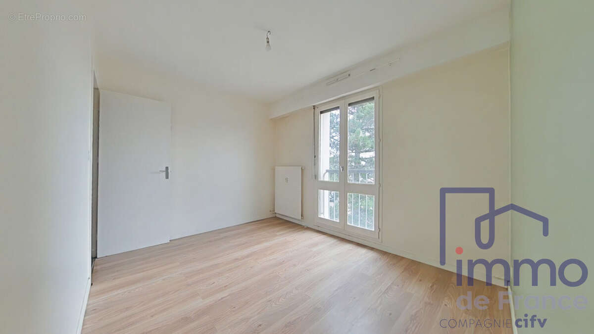 Appartement 66 m² à Saint-Etienne  - photo 5