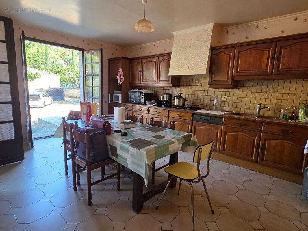 Maison de plain-pied 180 m² sur terrain 2 282 m² en fin d'impasse a saint-ambroix (30500) - photo 4