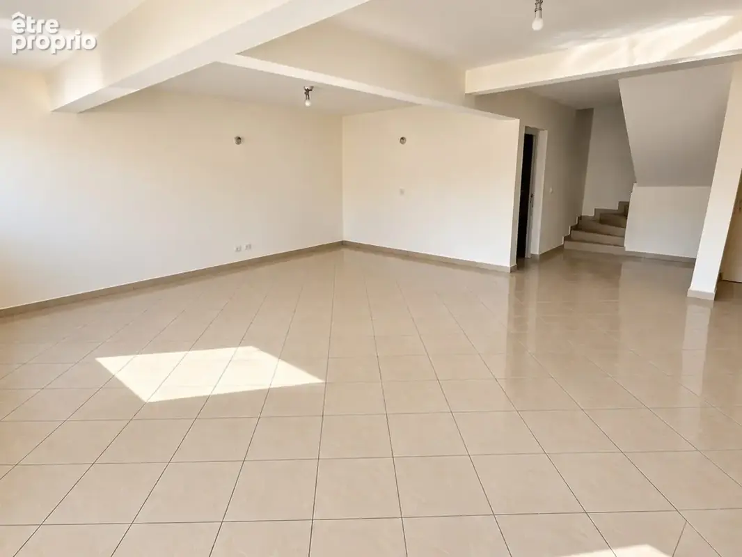 Maison 5 pièces 240 m² à vendre à Saint-Andre (97440) - photo 5