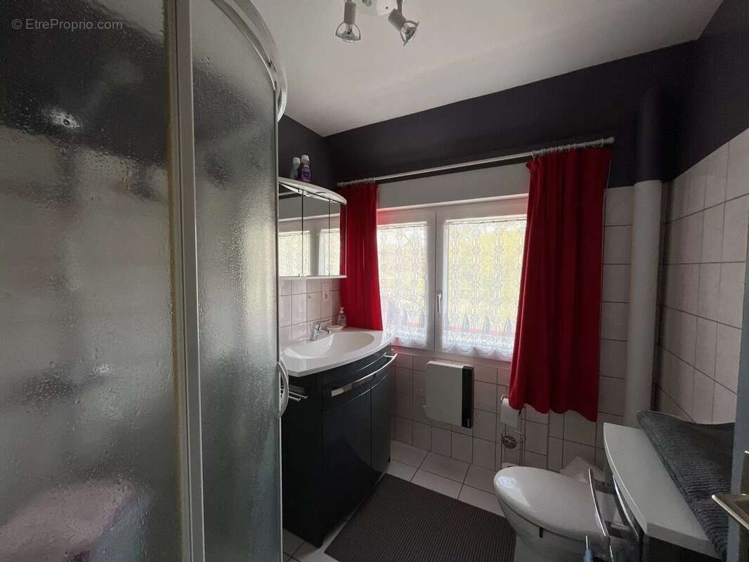 Appartement à SALLES-CURAN