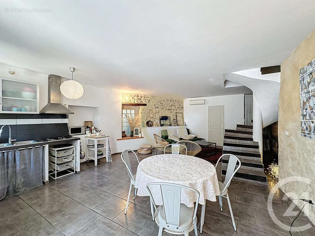 Maison 81 m² à Uzes  - photo 4