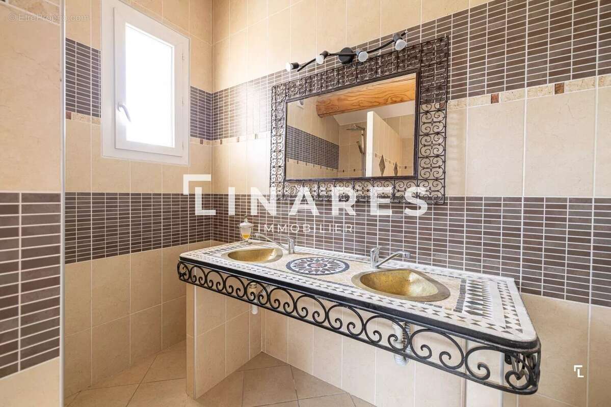 L'IMPRENABLE - Maison T8 de  200m²  + 2 Piscines - Parcelle 1600m² - 13013 Les Médecins - photo 11