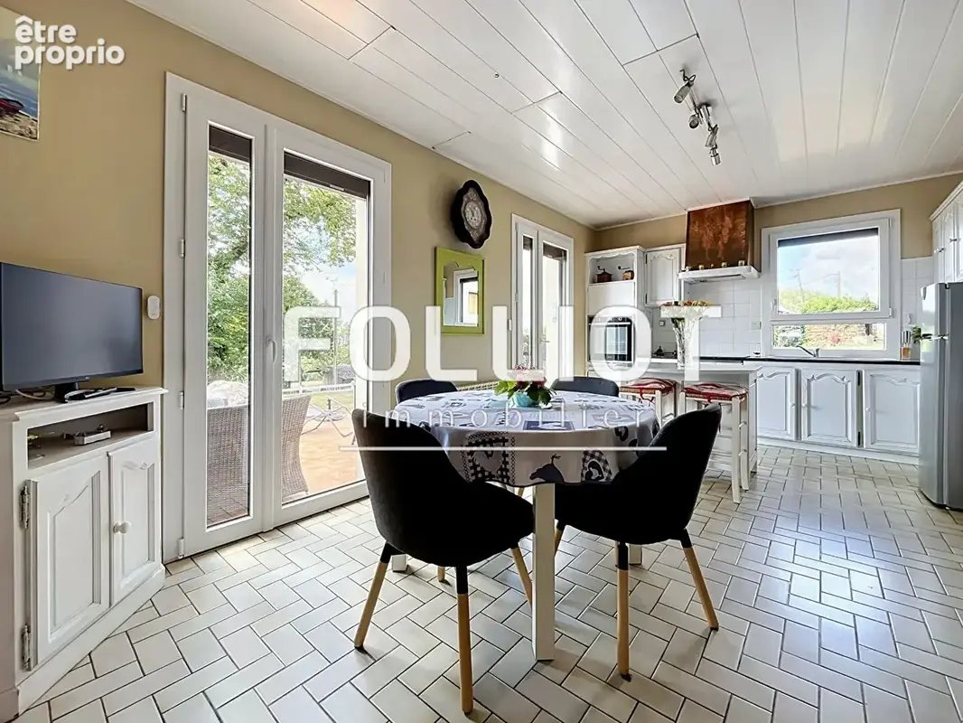 A VENDRE, Maison Saint Laurent De Cuves 5 pièce(s) 139 m2 - photo 5