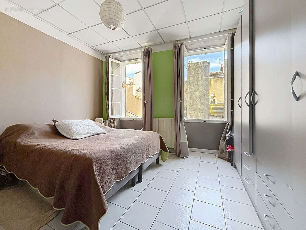 Appartement à MARSEILLE-1E