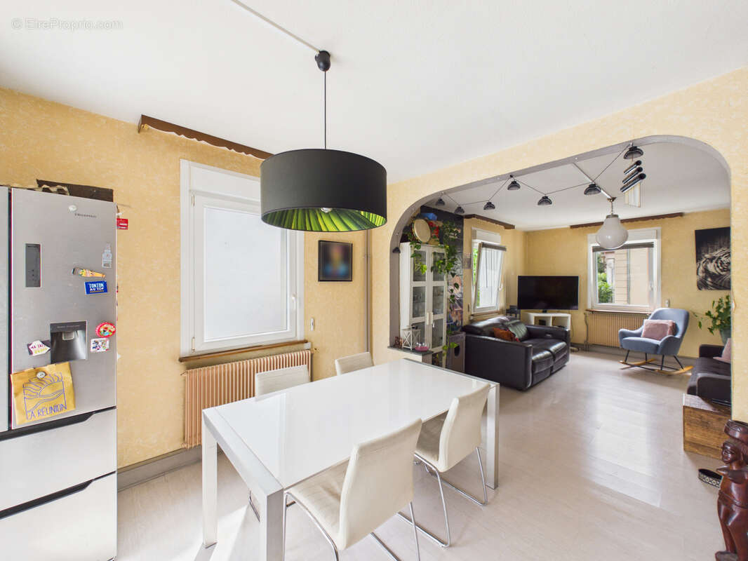 Maison de ville à rafraîchir avec jardin, cave et garage - photo 30